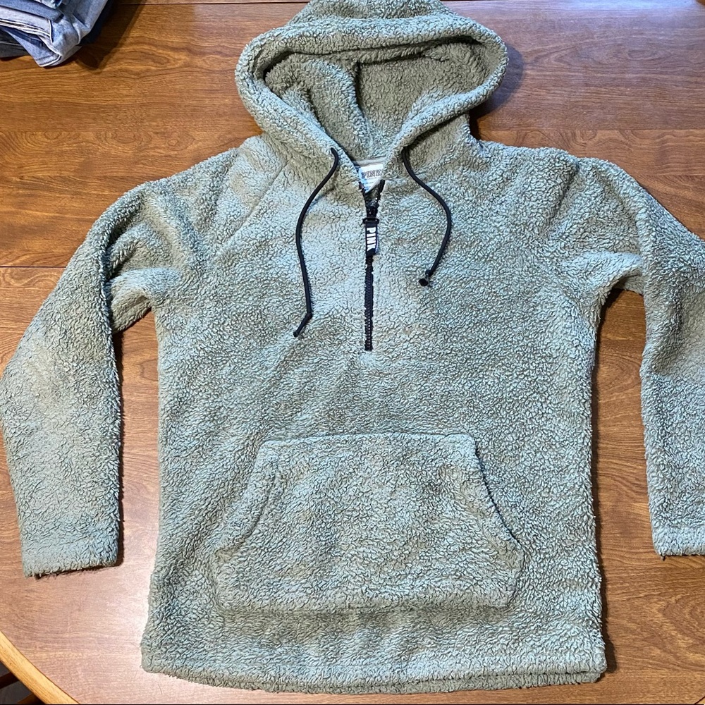 VS Pink pullover